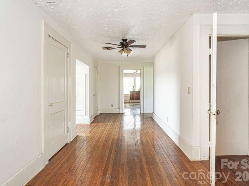 1214 NC 24 And 50 Highway, Warsaw, NC 28398.  MLS# CAR4400592, YatesRealty ID 35432. Flex Room