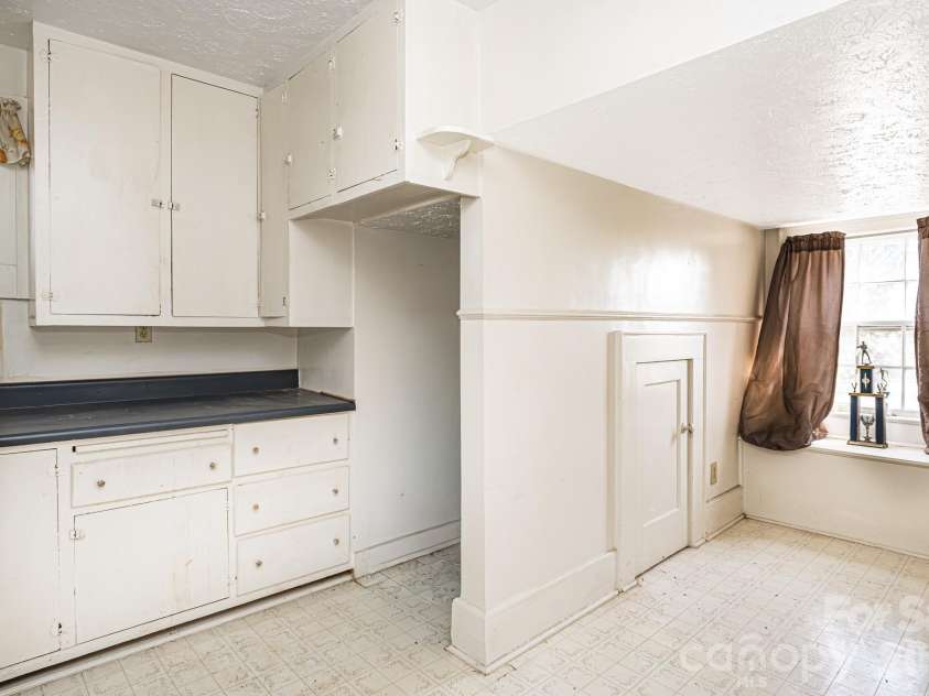 1214 NC 24 And 50 Highway, Warsaw, NC 28398.  MLS# CAR4400592, YatesRealty ID 35432. Upstairs Kitchen
