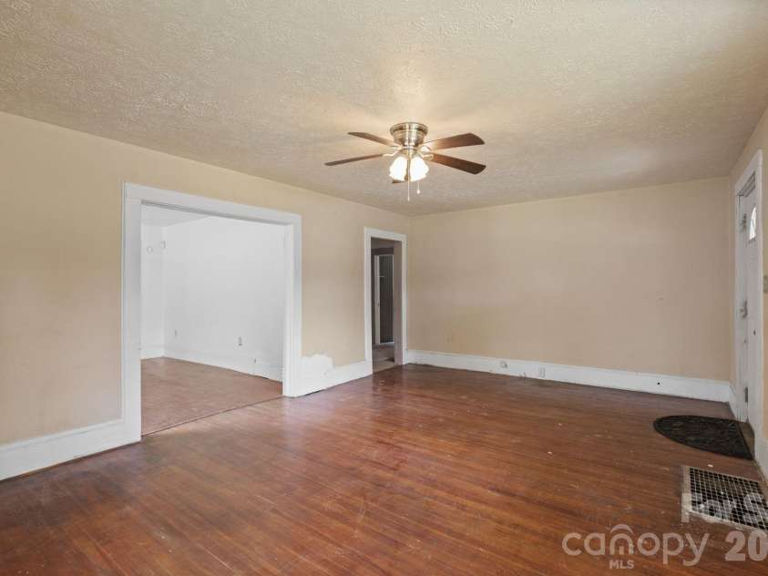 1434 Main Street, Waynesville, NC 28786.  MLS# CAR4400055, YatesRealty ID 35433. 
