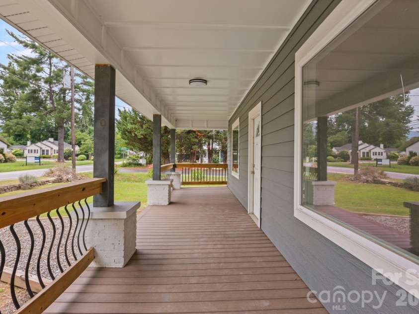 1434 Main Street, Waynesville, NC 28786.  MLS# CAR4400055, YatesRealty ID 35433. 