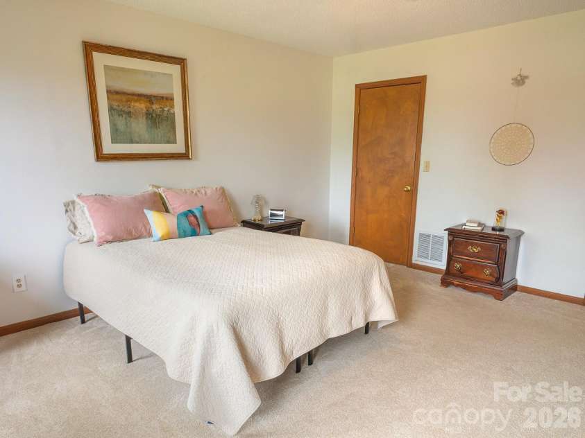 100 Forest Park Drive, Hendersonville, NC 28792.  MLS# CAR4400855, YatesRealty ID 35434. 