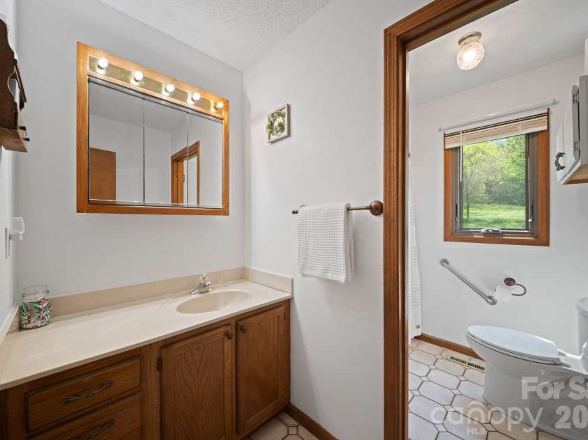 100 Forest Park Drive, Hendersonville, NC 28792.  MLS# CAR4400855, YatesRealty ID 35434. 