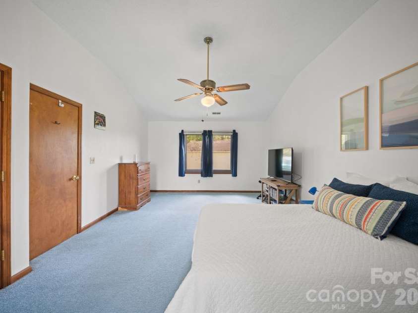 100 Forest Park Drive, Hendersonville, NC 28792.  MLS# CAR4400855, YatesRealty ID 35434. 