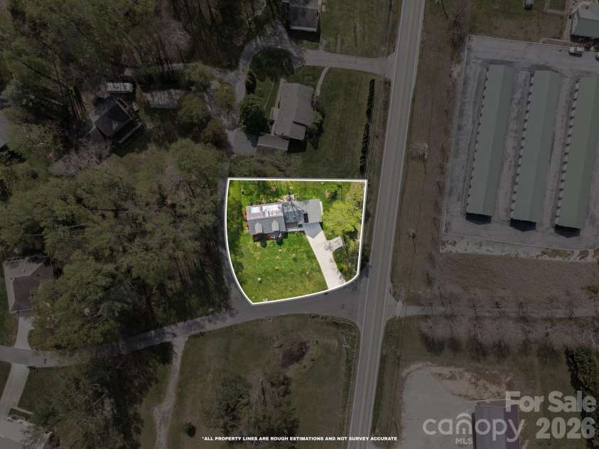 100 Forest Park Drive, Hendersonville, NC 28792.  MLS# CAR4400855, YatesRealty ID 35434. 