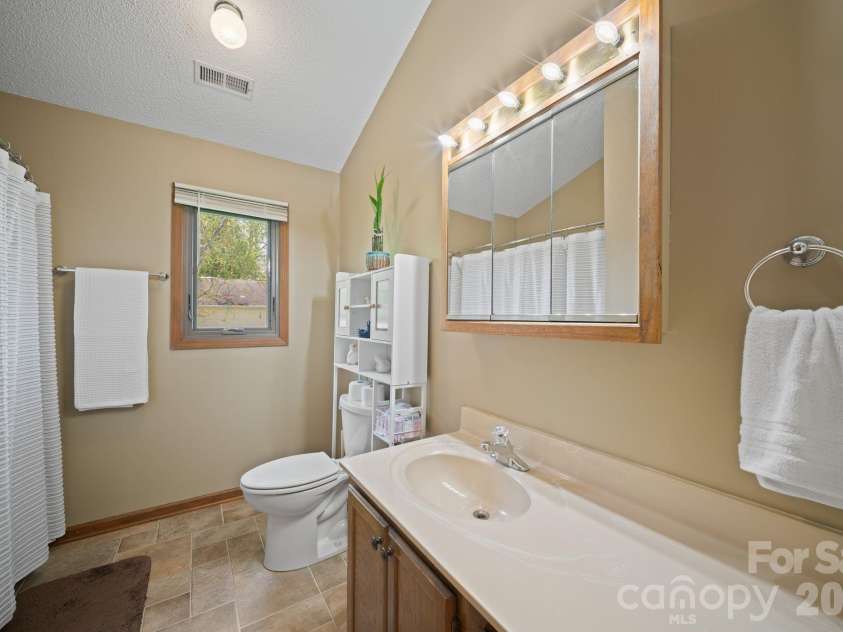 100 Forest Park Drive, Hendersonville, NC 28792.  MLS# CAR4400855, YatesRealty ID 35434. Full bath on 2nd level