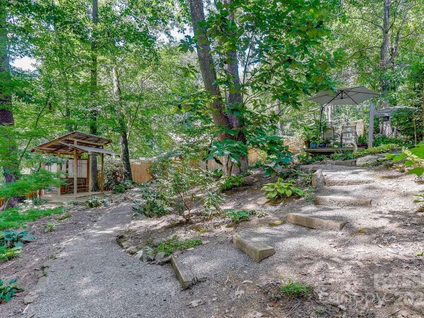 122 Little Jones Mountain Road, Asheville, NC 28805.  MLS# CAR4290697, YatesRealty ID 35435. 