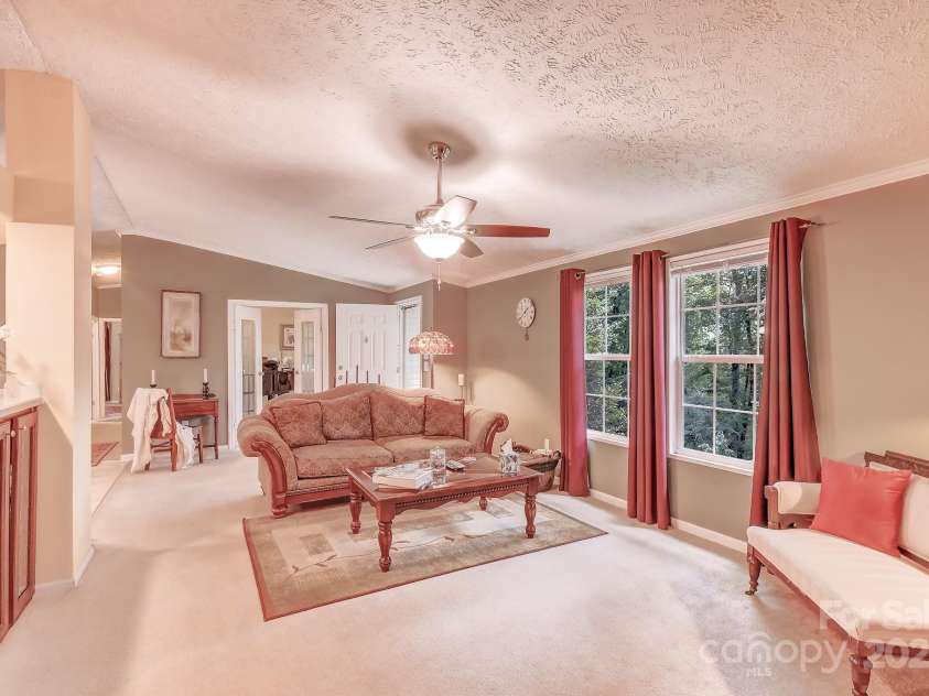 122 Little Jones Mountain Road, Asheville, NC 28805.  MLS# CAR4290697, YatesRealty ID 35435. 
