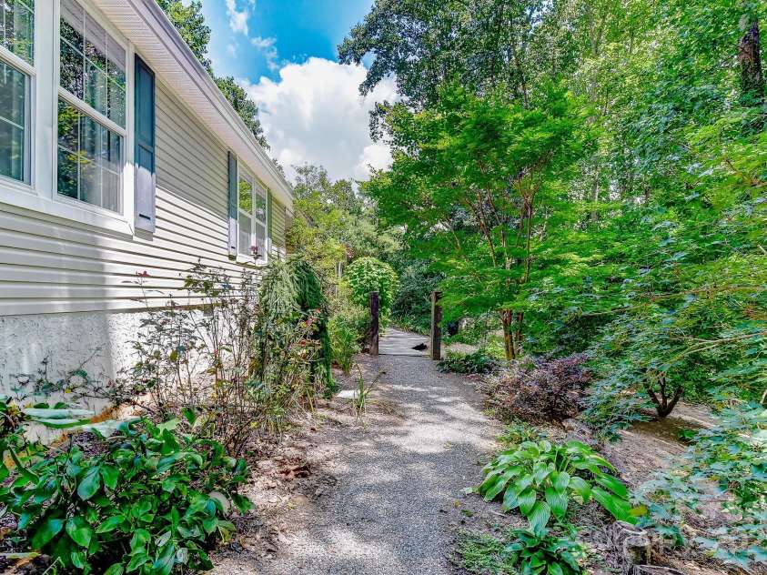 122 Little Jones Mountain Road, Asheville, NC 28805.  MLS# CAR4290697, YatesRealty ID 35435. 