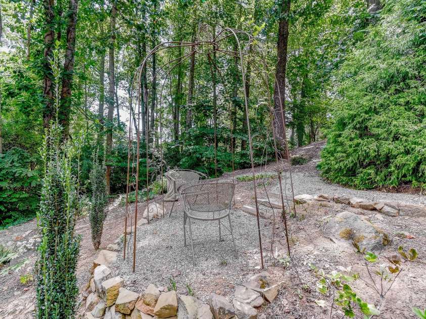 122 Little Jones Mountain Road, Asheville, NC 28805.  MLS# CAR4290697, YatesRealty ID 35435. 