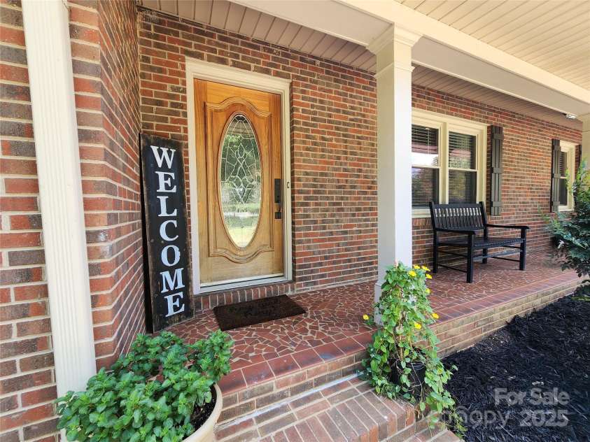 4022 Lynn Circle, Shelby, NC 28152.  MLS# CAR4284820, YatesRealty ID 35436. Covered front porch