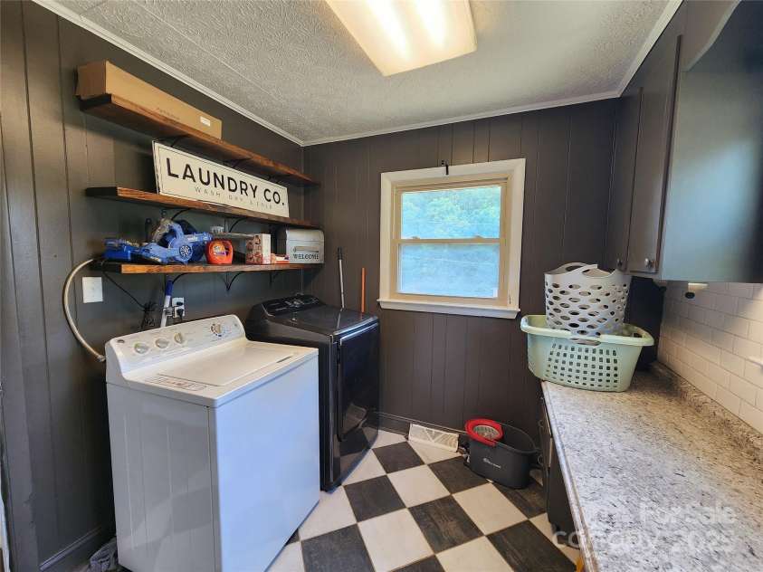 4022 Lynn Circle, Shelby, NC 28152.  MLS# CAR4284820, YatesRealty ID 35436. Large independent laundry room