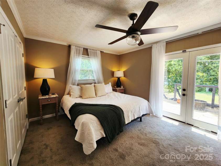 4022 Lynn Circle, Shelby, NC 28152.  MLS# CAR4284820, YatesRealty ID 35436. Primary Bedroom leads to sitting area