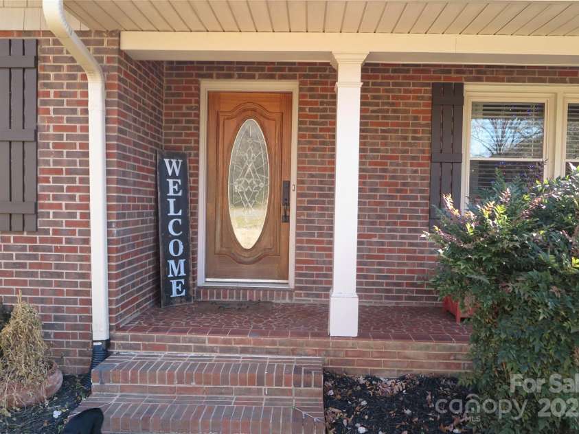 4022 Lynn Circle, Shelby, NC 28152.  MLS# CAR4333272, YatesRealty ID 35436. 