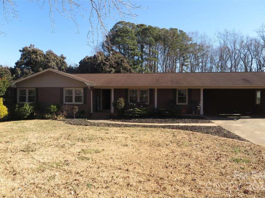 4022 Lynn Circle, Shelby, NC 28152.  MLS# CAR4333272, YatesRealty ID 35436. 