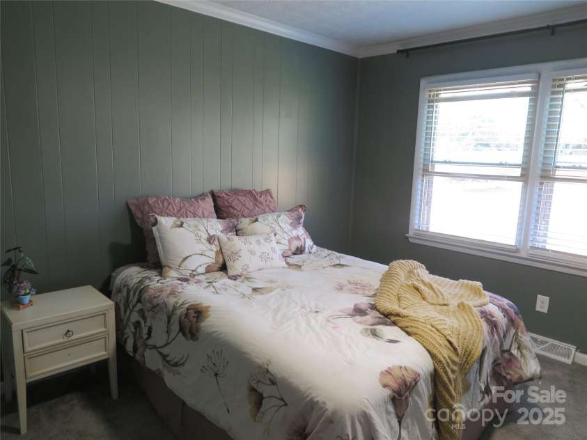 4022 Lynn Circle, Shelby, NC 28152.  MLS# CAR4333272, YatesRealty ID 35436. 