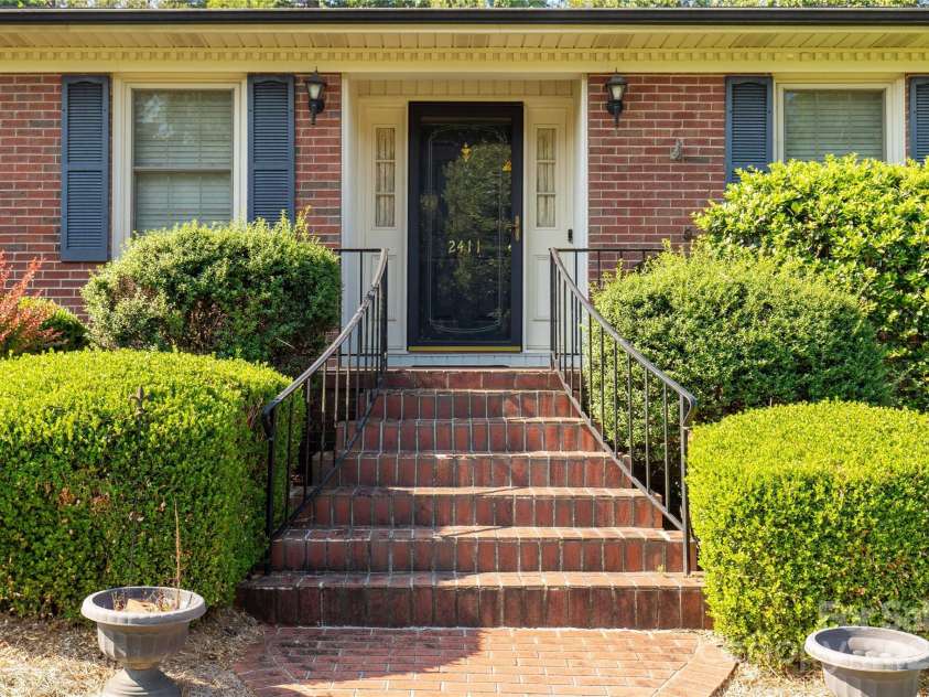 2411 Sandlewood Drive, Gastonia, NC 28054.  MLS# CAR4296248, YatesRealty ID 35438. 