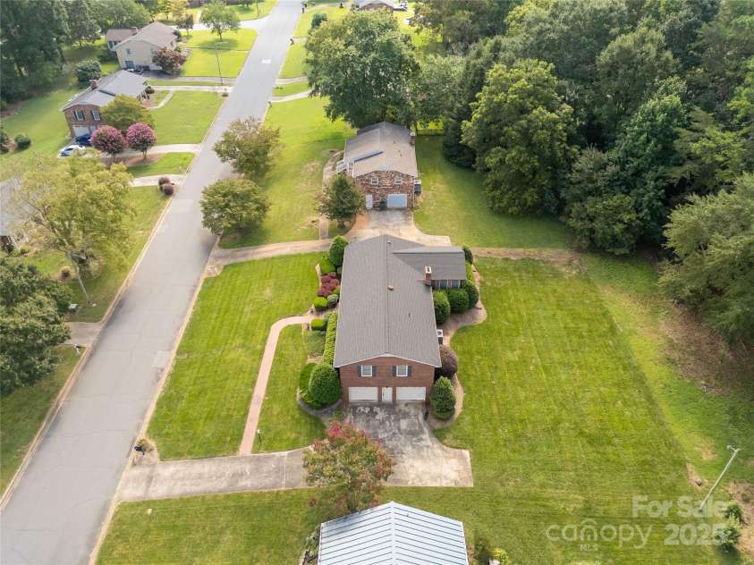 2411 Sandlewood Drive, Gastonia, NC 28054.  MLS# CAR4296248, YatesRealty ID 35438. 