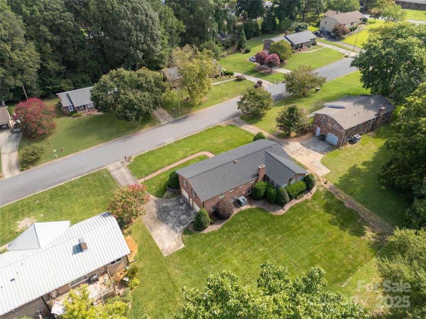 2411 Sandlewood Drive, Gastonia, NC 28054.  MLS# CAR4296248, YatesRealty ID 35438. 