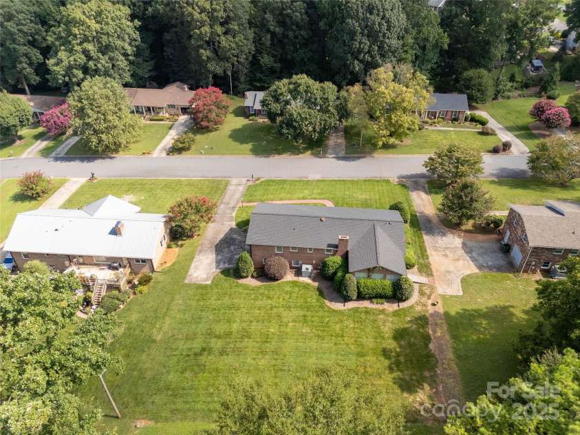 2411 Sandlewood Drive, Gastonia, NC 28054.  MLS# CAR4296248, YatesRealty ID 35438. 