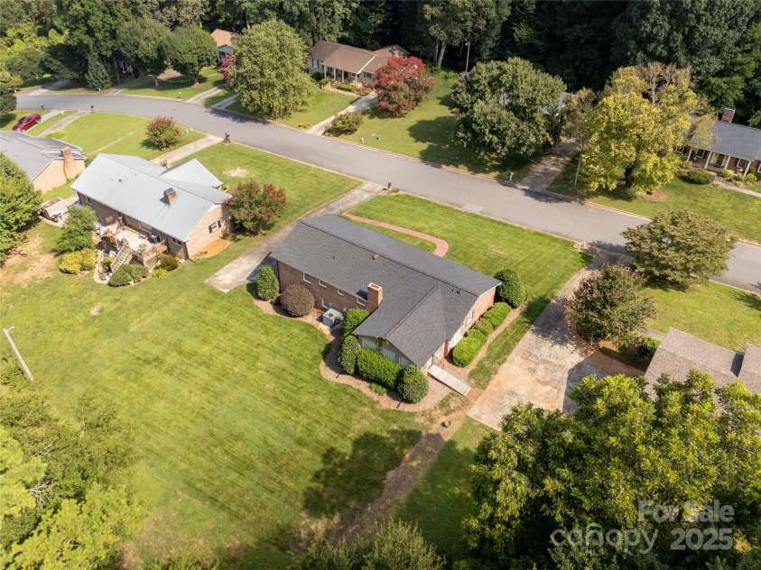 2411 Sandlewood Drive, Gastonia, NC 28054.  MLS# CAR4296248, YatesRealty ID 35438. 