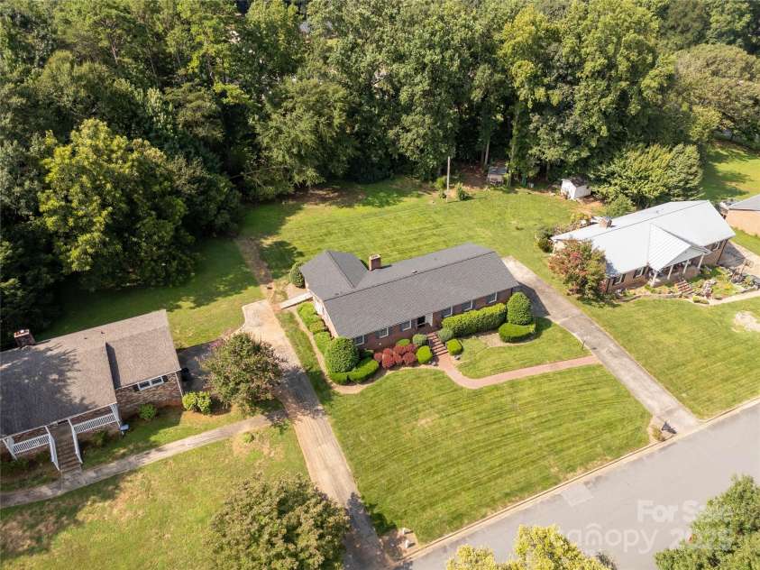 2411 Sandlewood Drive, Gastonia, NC 28054.  MLS# CAR4296248, YatesRealty ID 35438. 
