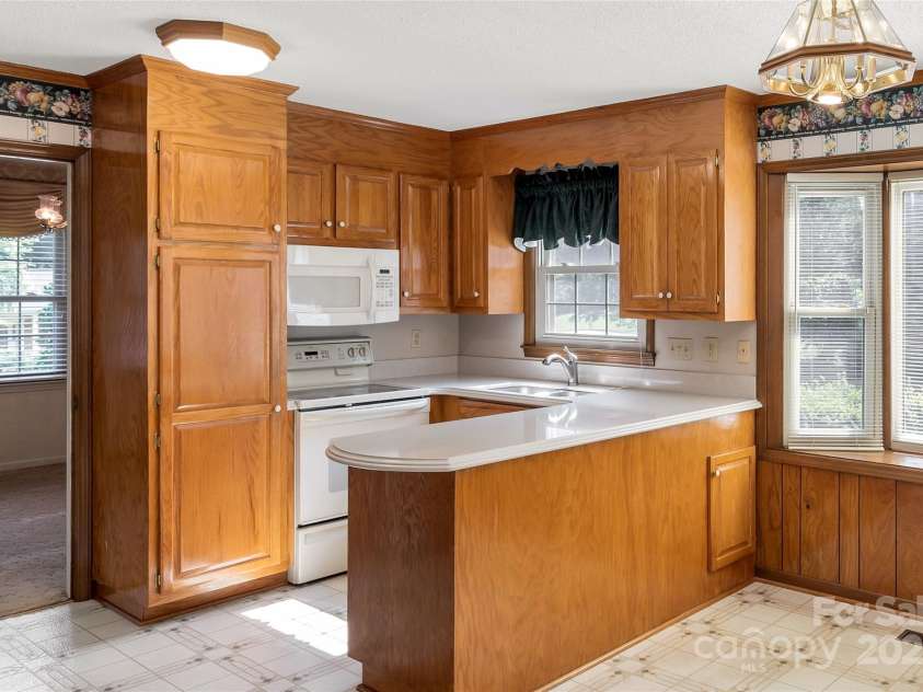 2411 Sandlewood Drive, Gastonia, NC 28054.  MLS# CAR4296248, YatesRealty ID 35438. Kitchen
