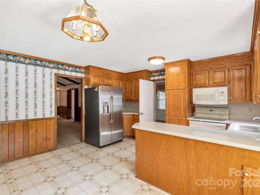 2411 Sandlewood Drive, Gastonia, NC 28054.  MLS# CAR4296248, YatesRealty ID 35438. Kitchen