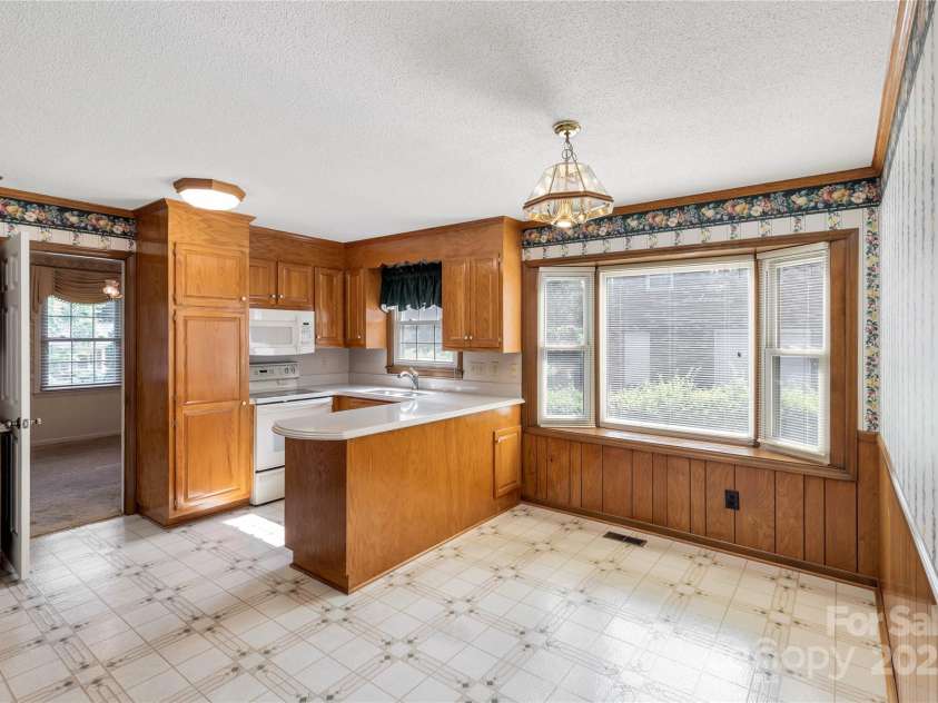 2411 Sandlewood Drive, Gastonia, NC 28054.  MLS# CAR4296248, YatesRealty ID 35438. Kitchen