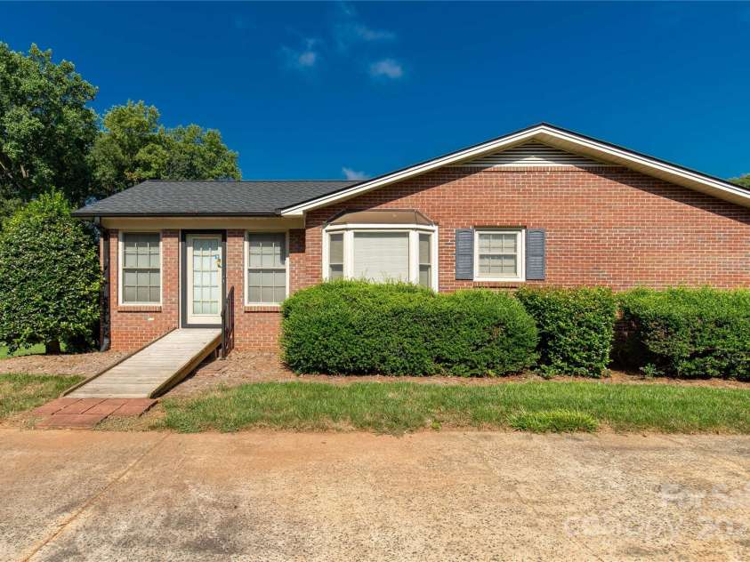 2411 Sandlewood Drive, Gastonia, NC 28054.  MLS# CAR4296248, YatesRealty ID 35438. Side entrance to Sun Room
