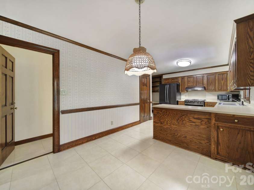 8927 Scarsdale Drive, Mint Hill, NC 28227.  MLS# CAR4365248, YatesRealty ID 35438. Breakfast Area