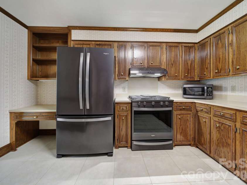 8927 Scarsdale Drive, Mint Hill, NC 28227.  MLS# CAR4365248, YatesRealty ID 35438. Kitchen