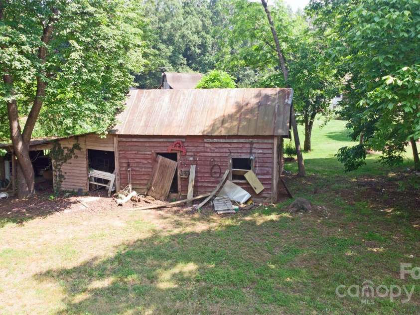 2131 Nc 10 Highway, Conover, NC 28613.  MLS# CAR4267448, YatesRealty ID 35440. Barn