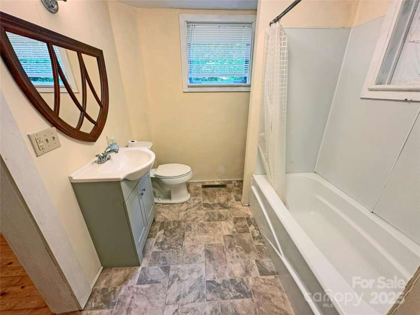 2131 Nc 10 Highway, Conover, NC 28613.  MLS# CAR4267448, YatesRealty ID 35440. Bath Room