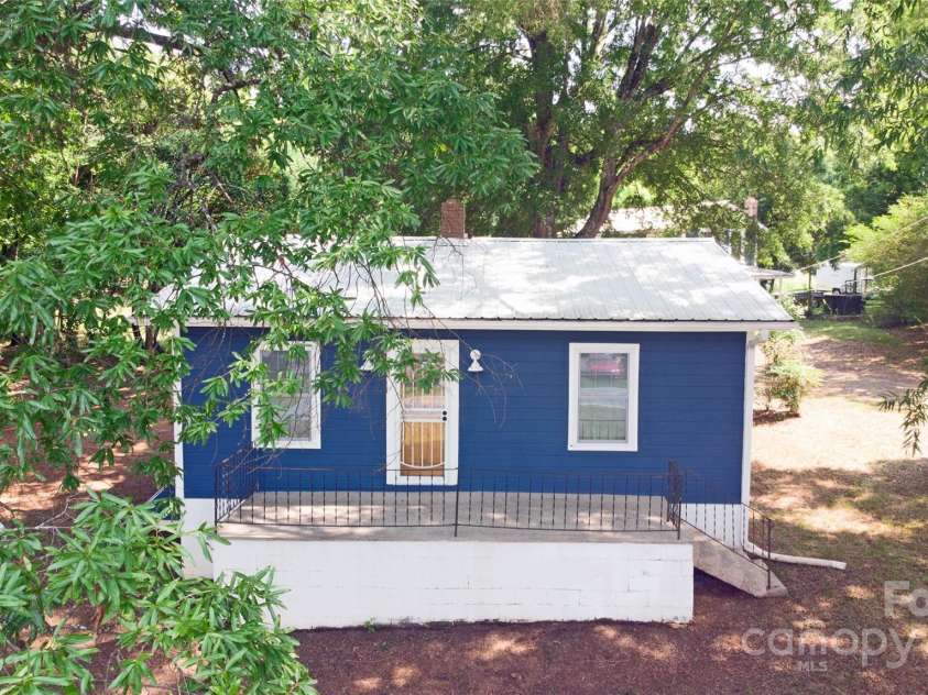 2131 Nc 10 Highway, Conover, NC 28613.  MLS# CAR4267448, YatesRealty ID 35440. Main House front