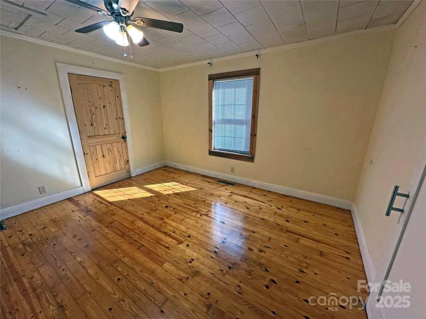 2131 Nc 10 Highway, Conover, NC 28613.  MLS# CAR4267448, YatesRealty ID 35440. Owners Suite