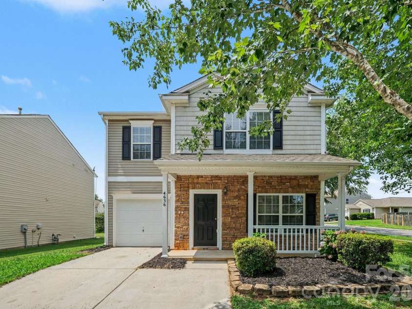 4636 Meadowfield Road, Charlotte, NC 28215.  MLS# CAR4398535, YatesRealty ID 35442. 