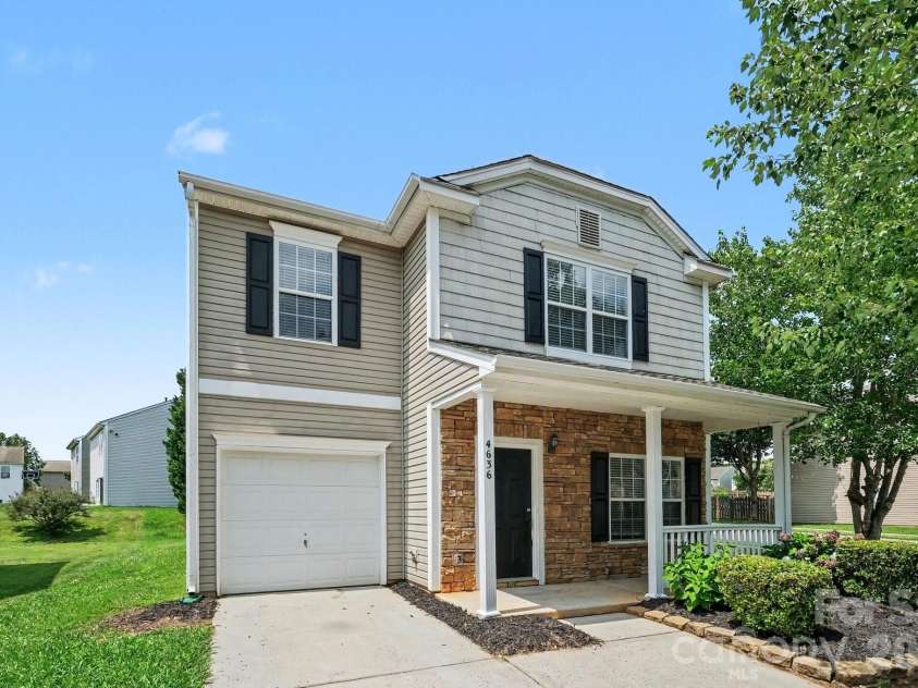 4636 Meadowfield Road, Charlotte, NC 28215.  MLS# CAR4398535, YatesRealty ID 35442. 