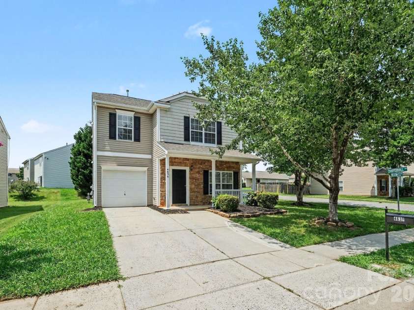 4636 Meadowfield Road, Charlotte, NC 28215.  MLS# CAR4398535, YatesRealty ID 35442. 
