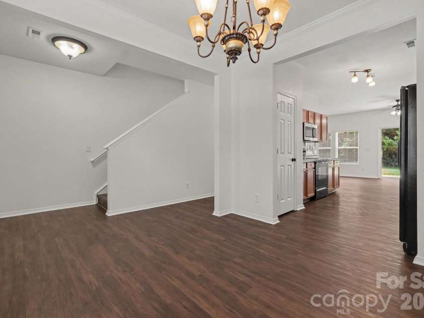 4636 Meadowfield Road, Charlotte, NC 28215.  MLS# CAR4398535, YatesRealty ID 35442. 