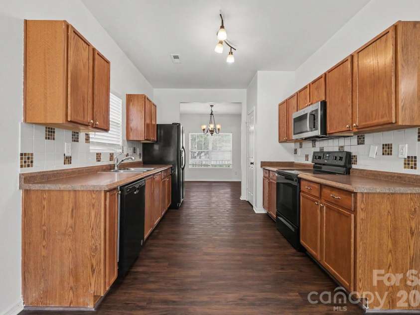 4636 Meadowfield Road, Charlotte, NC 28215.  MLS# CAR4398535, YatesRealty ID 35442. 