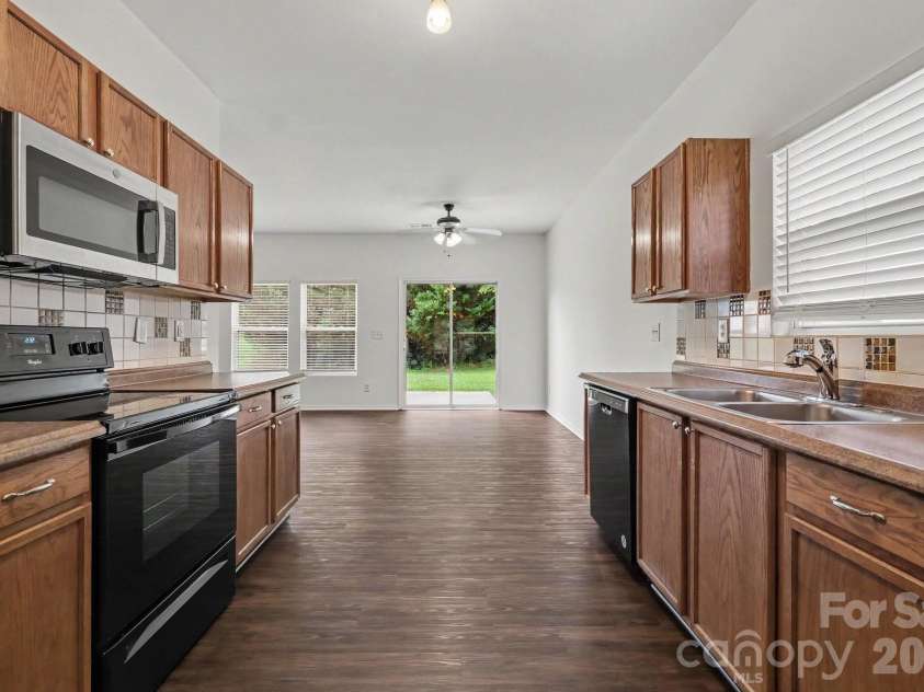 4636 Meadowfield Road, Charlotte, NC 28215.  MLS# CAR4398535, YatesRealty ID 35442. 