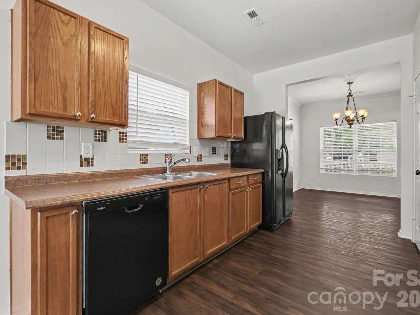 4636 Meadowfield Road, Charlotte, NC 28215.  MLS# CAR4398535, YatesRealty ID 35442. 