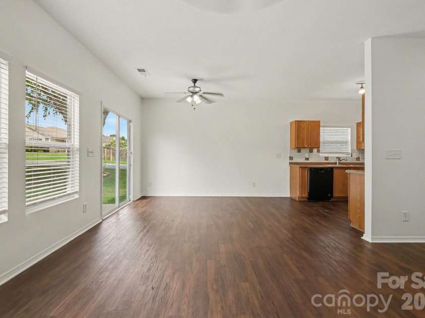 4636 Meadowfield Road, Charlotte, NC 28215.  MLS# CAR4398535, YatesRealty ID 35442. 