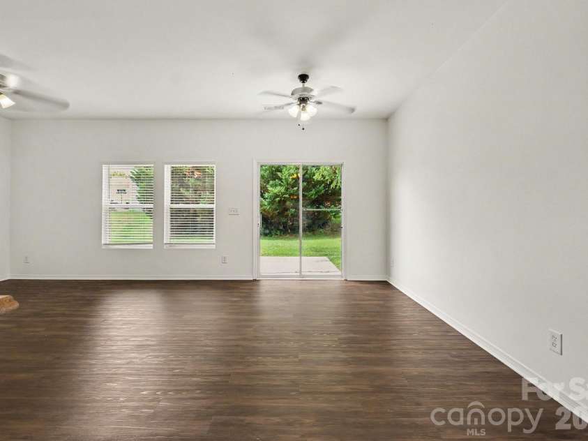 4636 Meadowfield Road, Charlotte, NC 28215.  MLS# CAR4398535, YatesRealty ID 35442. 