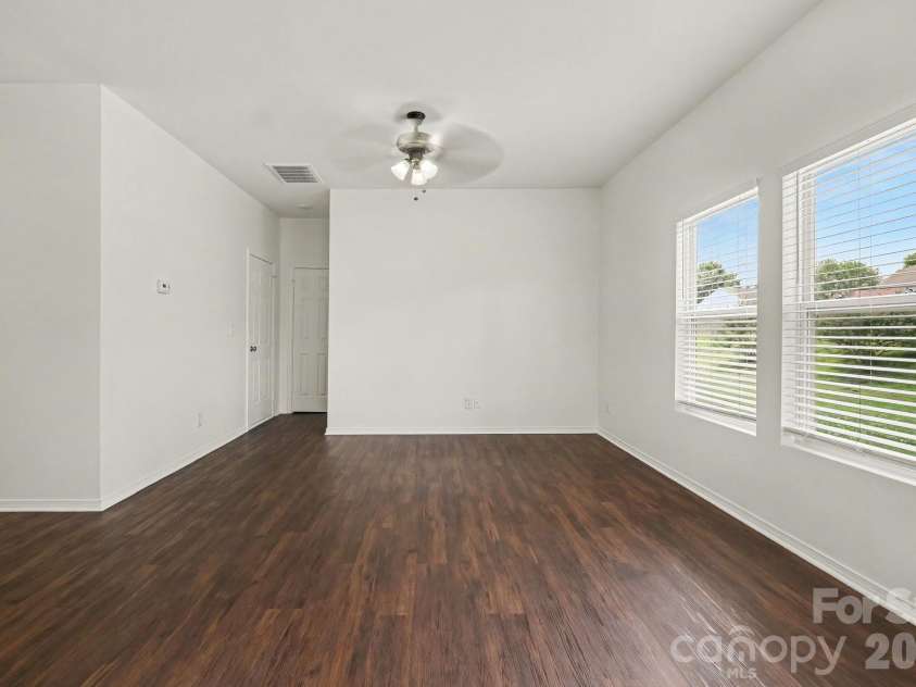 4636 Meadowfield Road, Charlotte, NC 28215.  MLS# CAR4398535, YatesRealty ID 35442. 