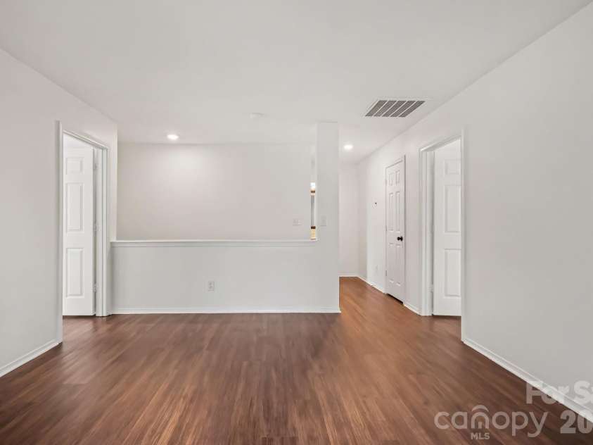 4636 Meadowfield Road, Charlotte, NC 28215.  MLS# CAR4398535, YatesRealty ID 35442. 