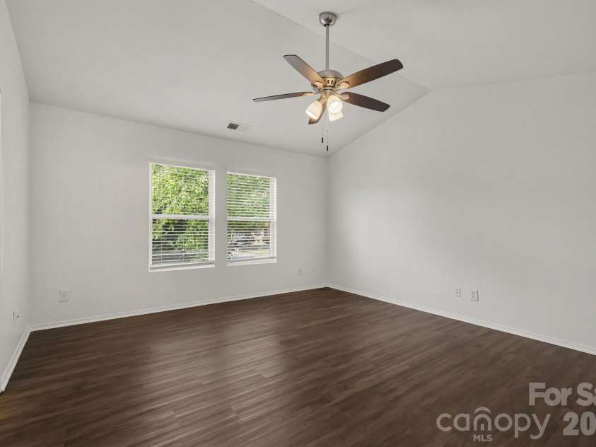 4636 Meadowfield Road, Charlotte, NC 28215.  MLS# CAR4398535, YatesRealty ID 35442. 