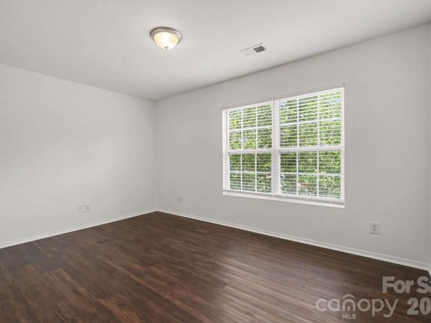 4636 Meadowfield Road, Charlotte, NC 28215.  MLS# CAR4398535, YatesRealty ID 35442. 