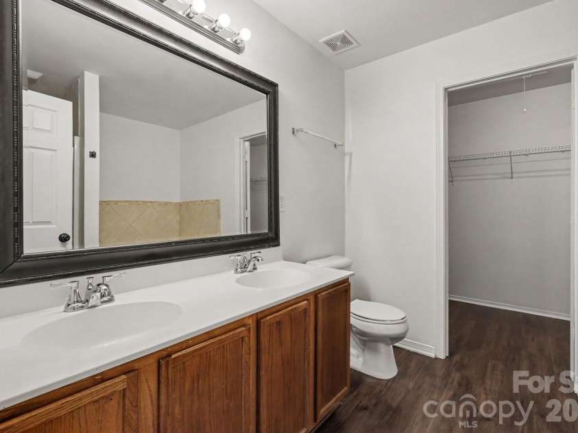 4636 Meadowfield Road, Charlotte, NC 28215.  MLS# CAR4398535, YatesRealty ID 35442. 