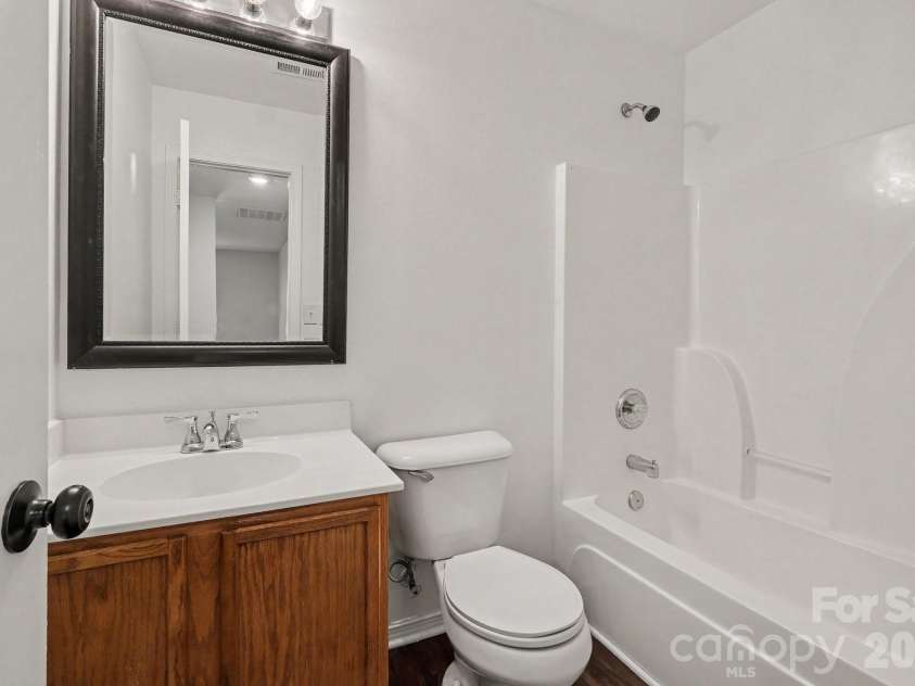 4636 Meadowfield Road, Charlotte, NC 28215.  MLS# CAR4398535, YatesRealty ID 35442. 